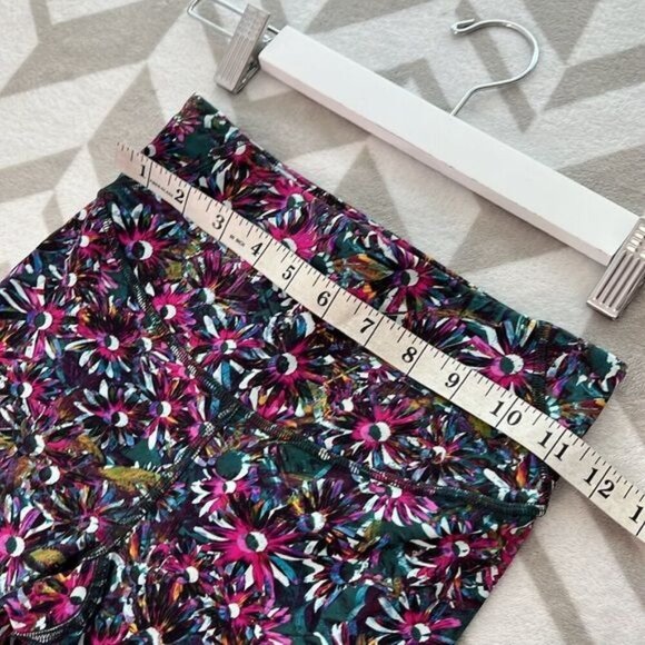 New Lululemon Base Pace HR Tight 28"  Floral Electric size 4‎ - Picture 5 of 9